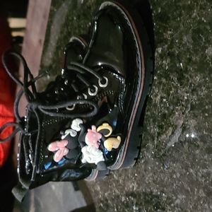 Girls minnie mouse shoes size 5 (25)